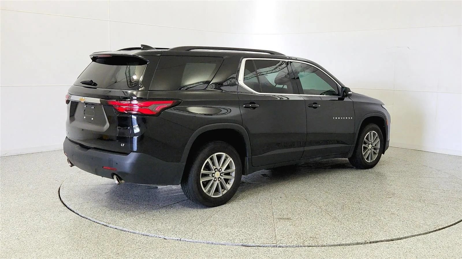 Used 2023 Chevrolet Traverse LT FWD image 8