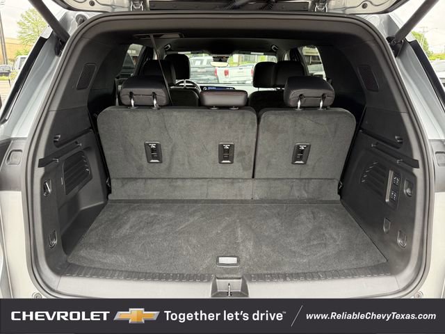 Used 2026 Chevrolet Traverse RS FWD image 36
