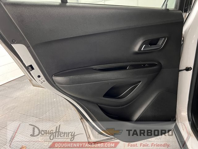 Used 2020 Chevrolet Trax LS FWD image 29