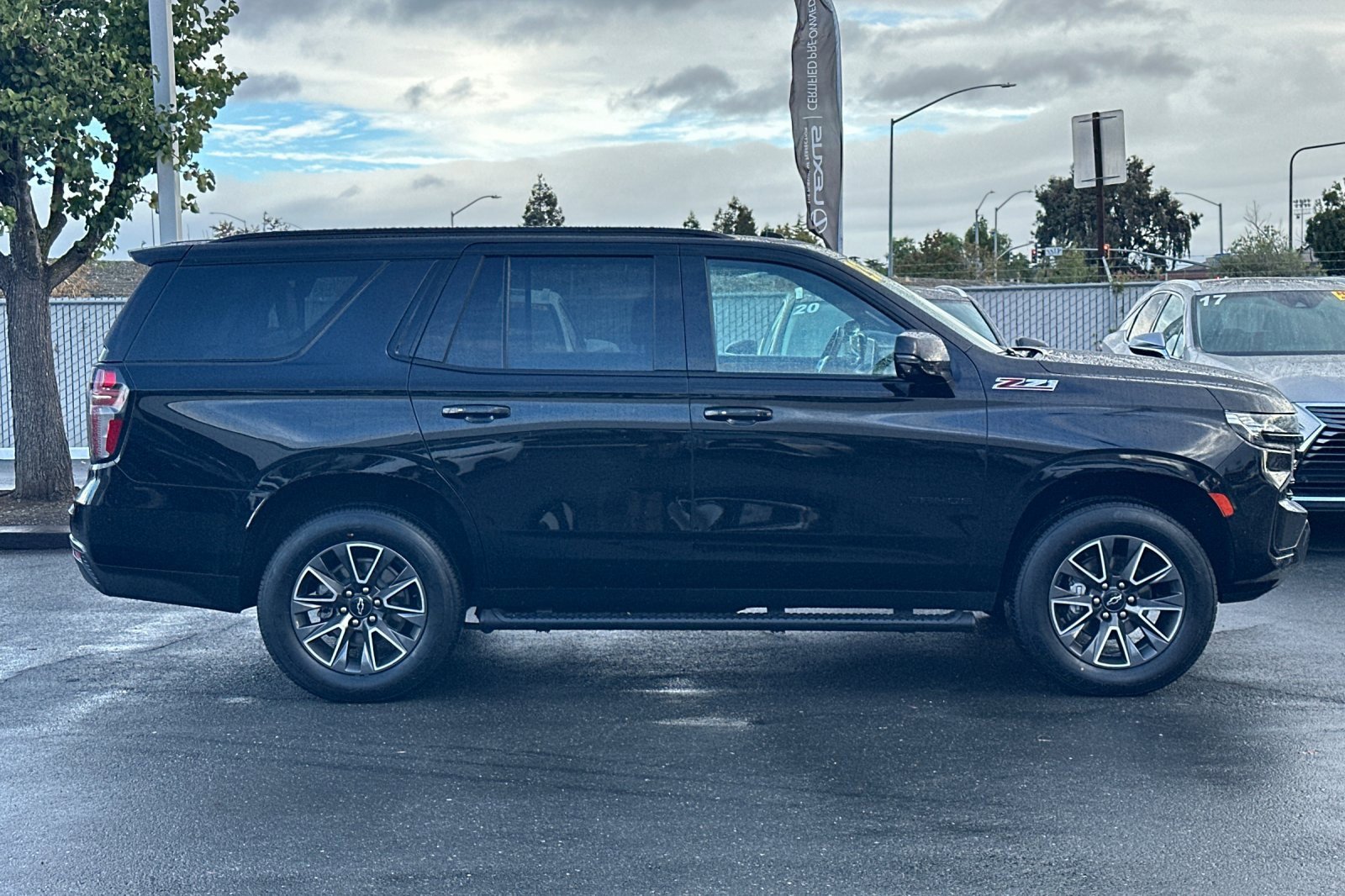 Used 2023 Chevrolet Tahoe Z71 w/ Luxury Package image 3