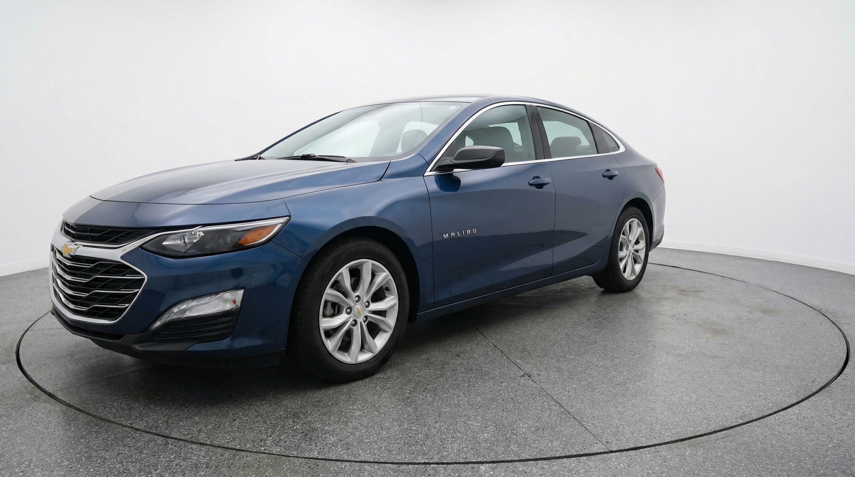 Used 2024 Chevrolet Malibu LT image 3