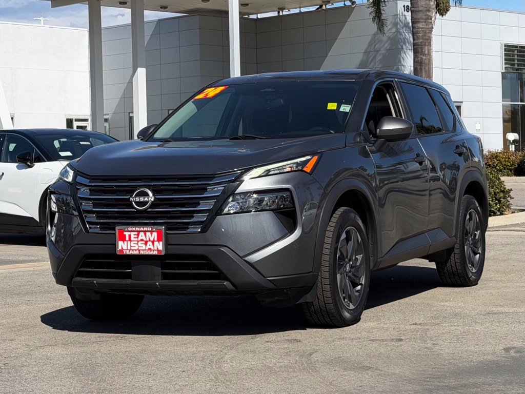 Certified 2024 Nissan Rogue SV FWD image 4