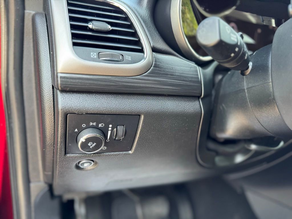 Used 2020 Jeep Grand Cherokee Laredo image 26