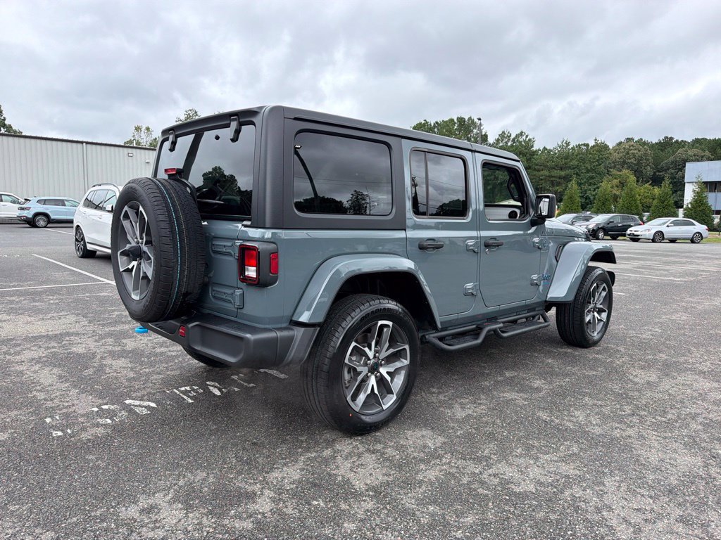 Used 2024 Jeep Wrangler Unlimited w/ Convenience Group AWD/4WD image 5