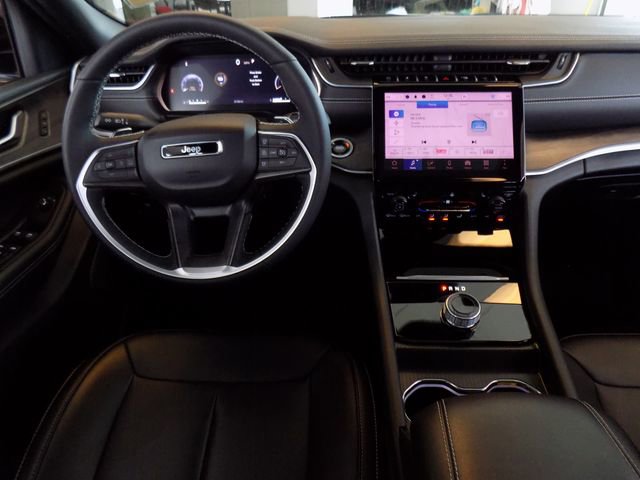 Certified 2025 Jeep Grand Cherokee L Limited w/ Black Appearance Package image 12