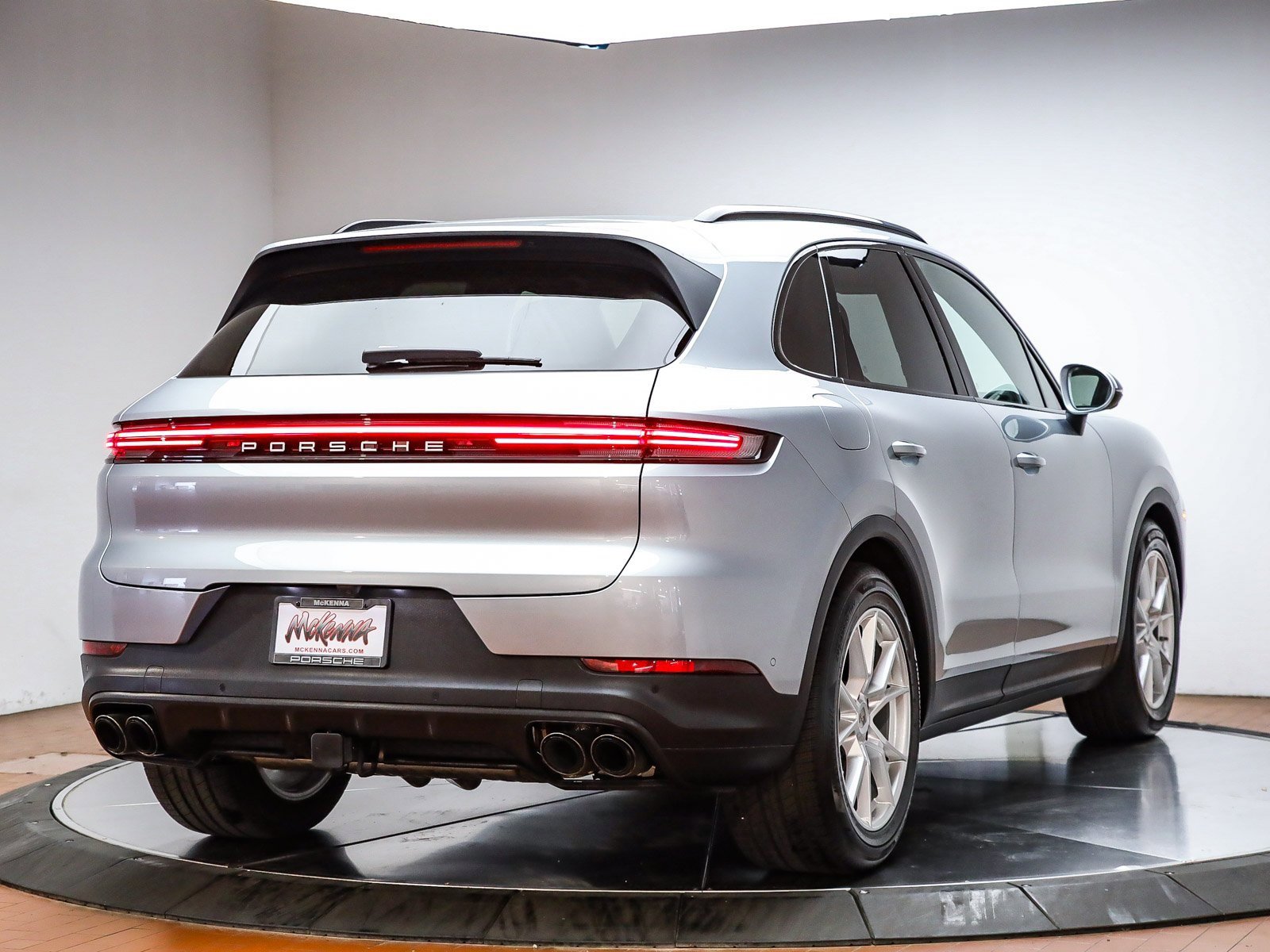 Used 2025 Porsche Cayenne image 6