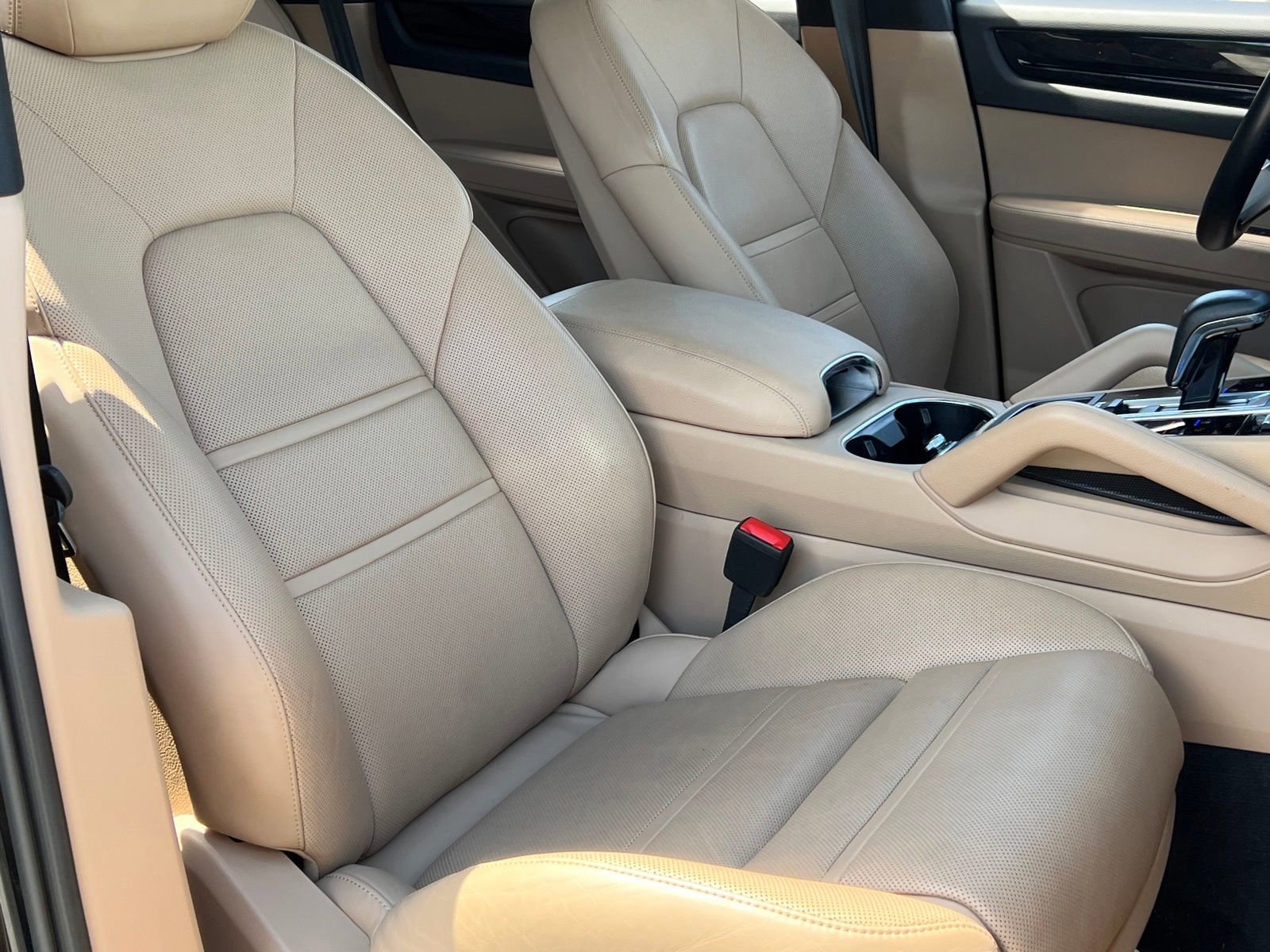 Certified 2022 Porsche Cayenne AWD/4WD image 17