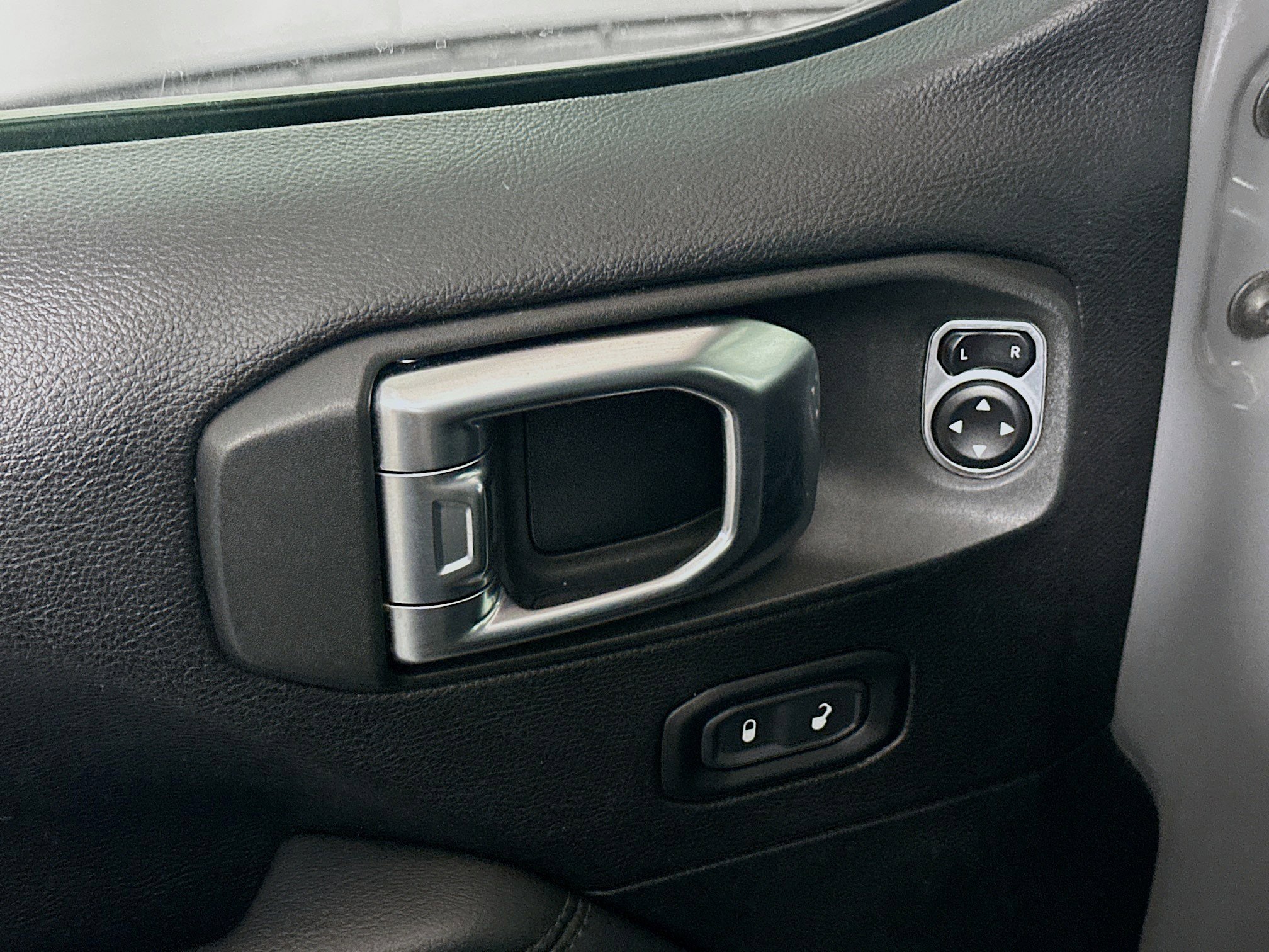 Used 2019 Jeep Wrangler Unlimited Sahara image 15