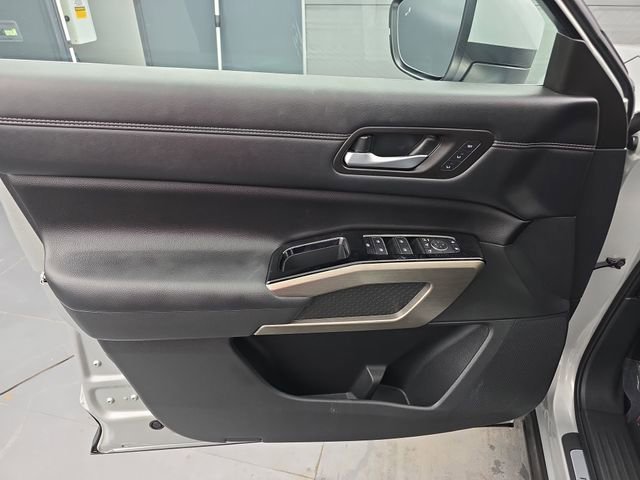 Used 2024 Nissan Pathfinder Platinum w/ Cargo Package image 24