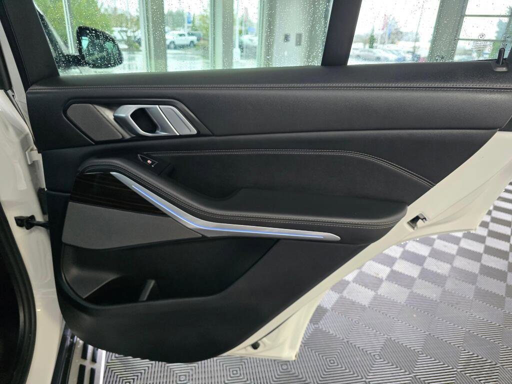 Used 2025 BMW X5 xDrive50e image 42
