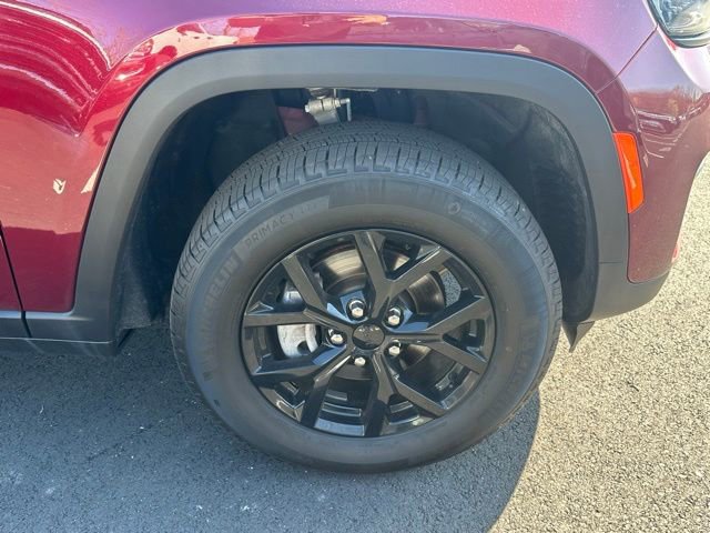 Used 2025 Jeep Grand Cherokee Altitude image 15