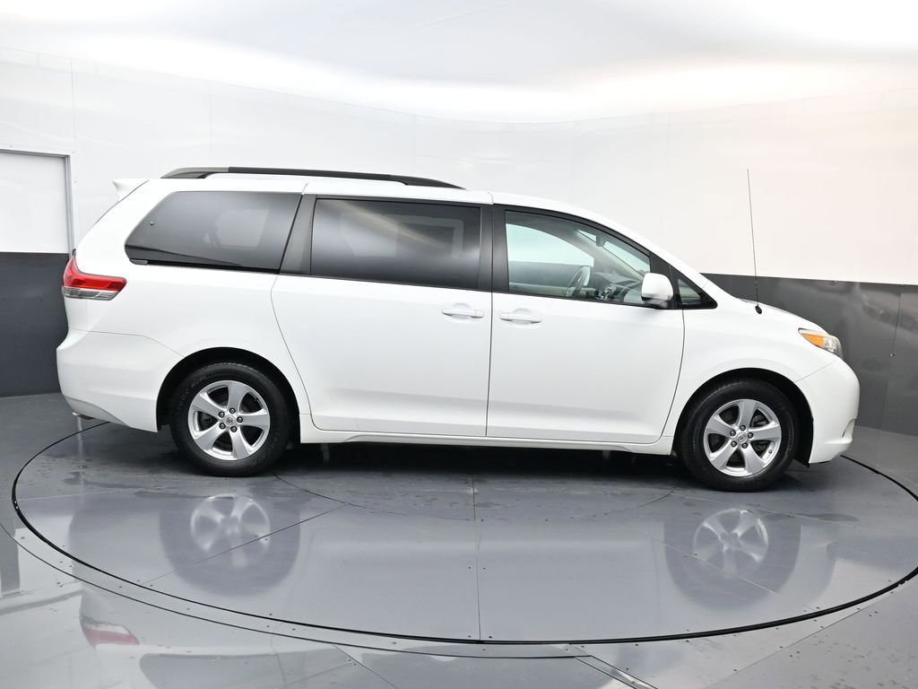 Used 2012 Toyota Sienna LE image 5
