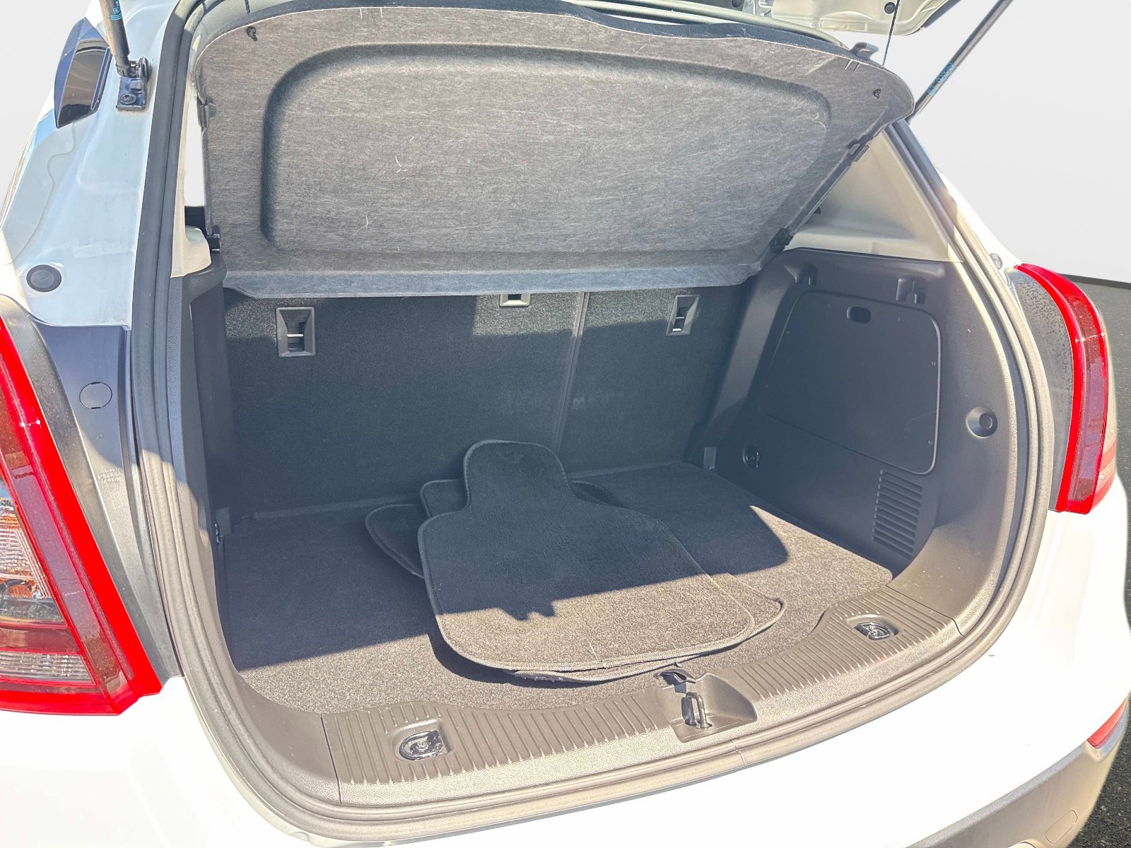 Used 2019 Buick Encore Preferred w/ Safety Package image 11