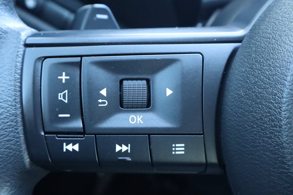 Used 2024 Nissan Rogue SV FWD image 23