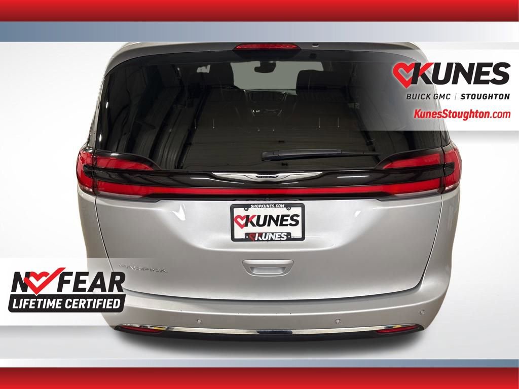 Used 2024 Chrysler Pacifica Touring-L FWD image 10