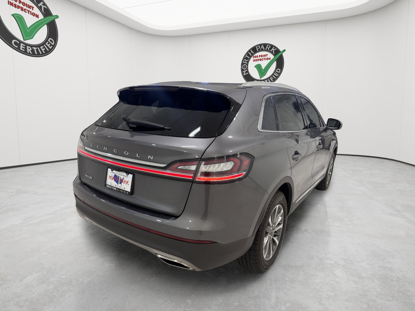 Used 2023 Lincoln Nautilus FWD w/ Premium Package image 5