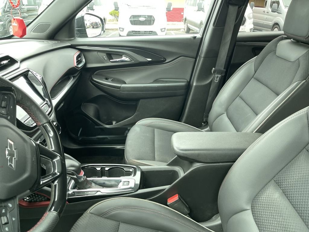 Used 2023 Chevrolet TrailBlazer RS w/ Convenience Package FWD image 3