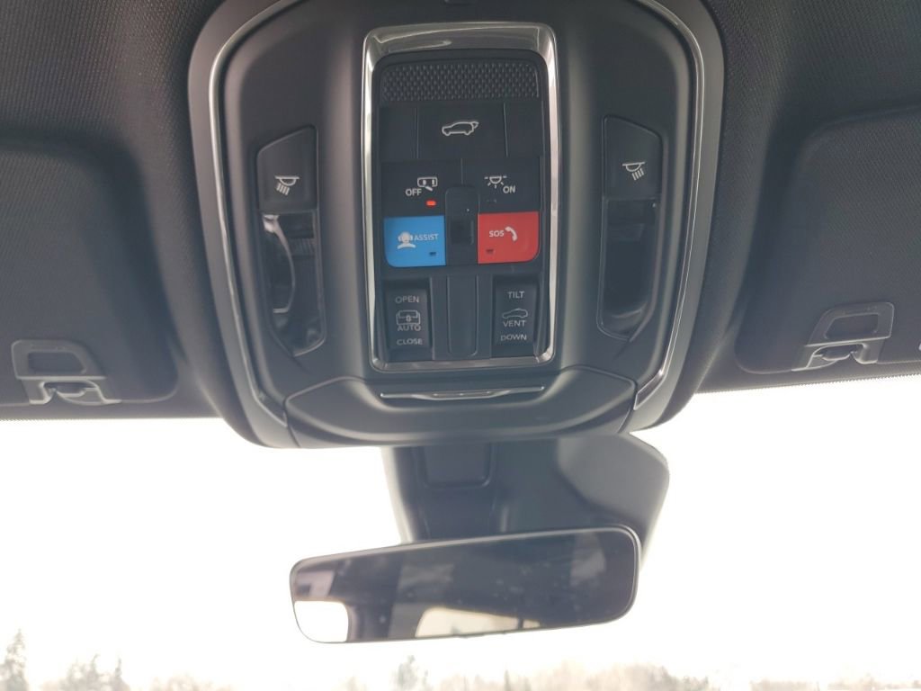 Used 2025 Jeep Grand Cherokee Altitude image 23