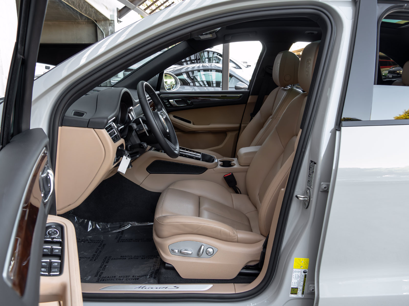 Certified 2023 Porsche Macan S AWD/4WD image 25