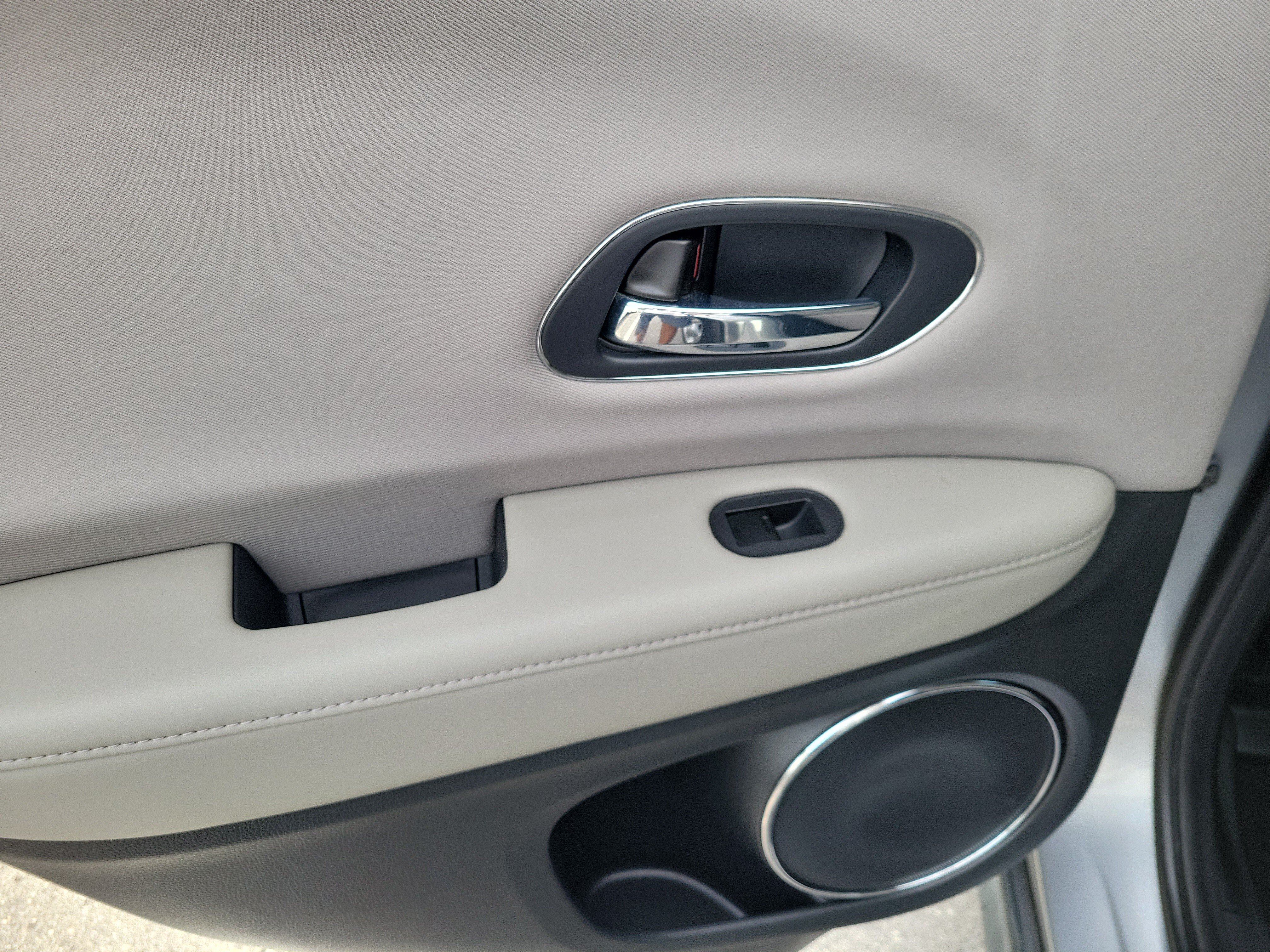 Used 2017 Honda HR-V EX image 10