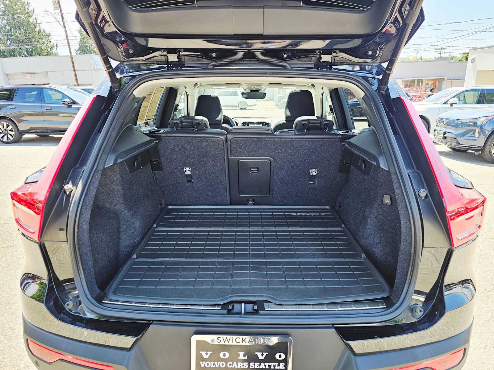 New 2026 Volvo XC40 B5 Ultra w/ Protection Package Premier AWD/4WD image 18