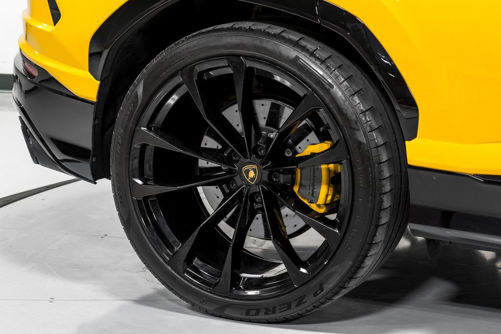 Used 2022 Lamborghini Urus AWD/4WD image 56
