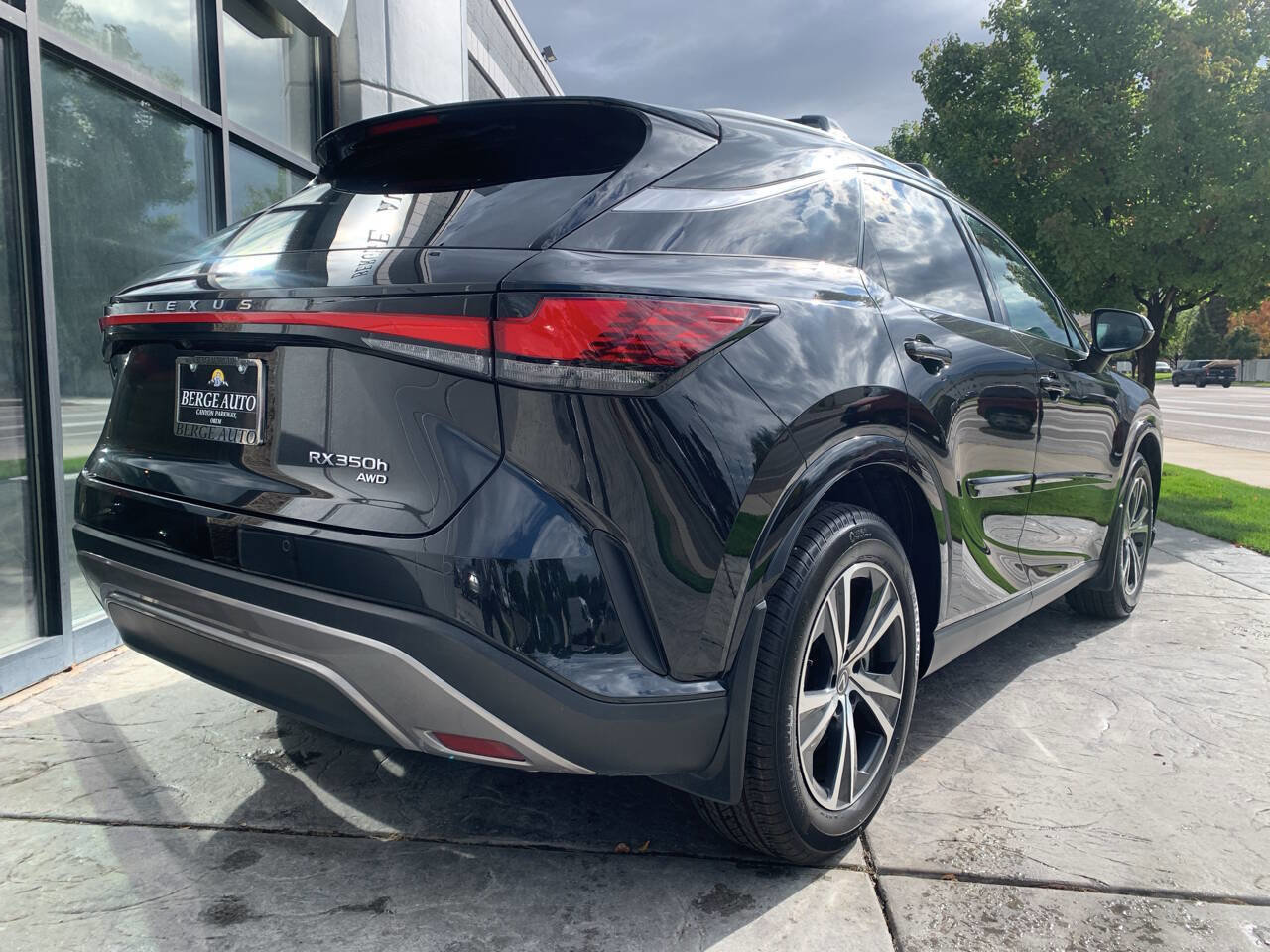 Used 2023 Lexus RX 350h image 5