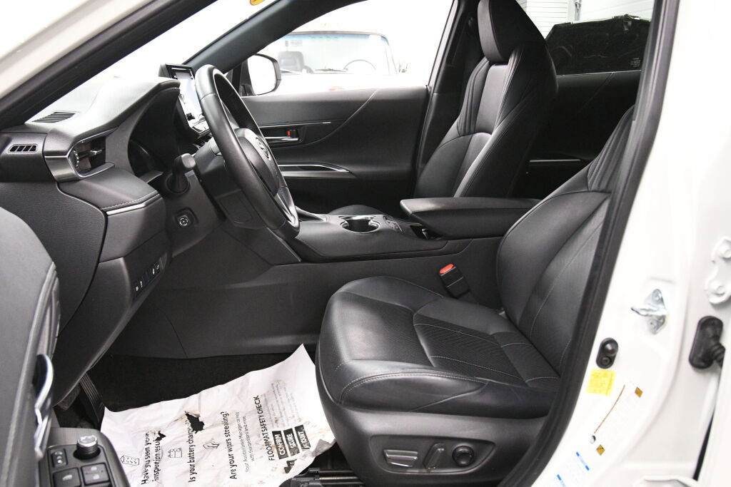 Used 2021 Toyota Venza XLE w/ Softex Package image 10