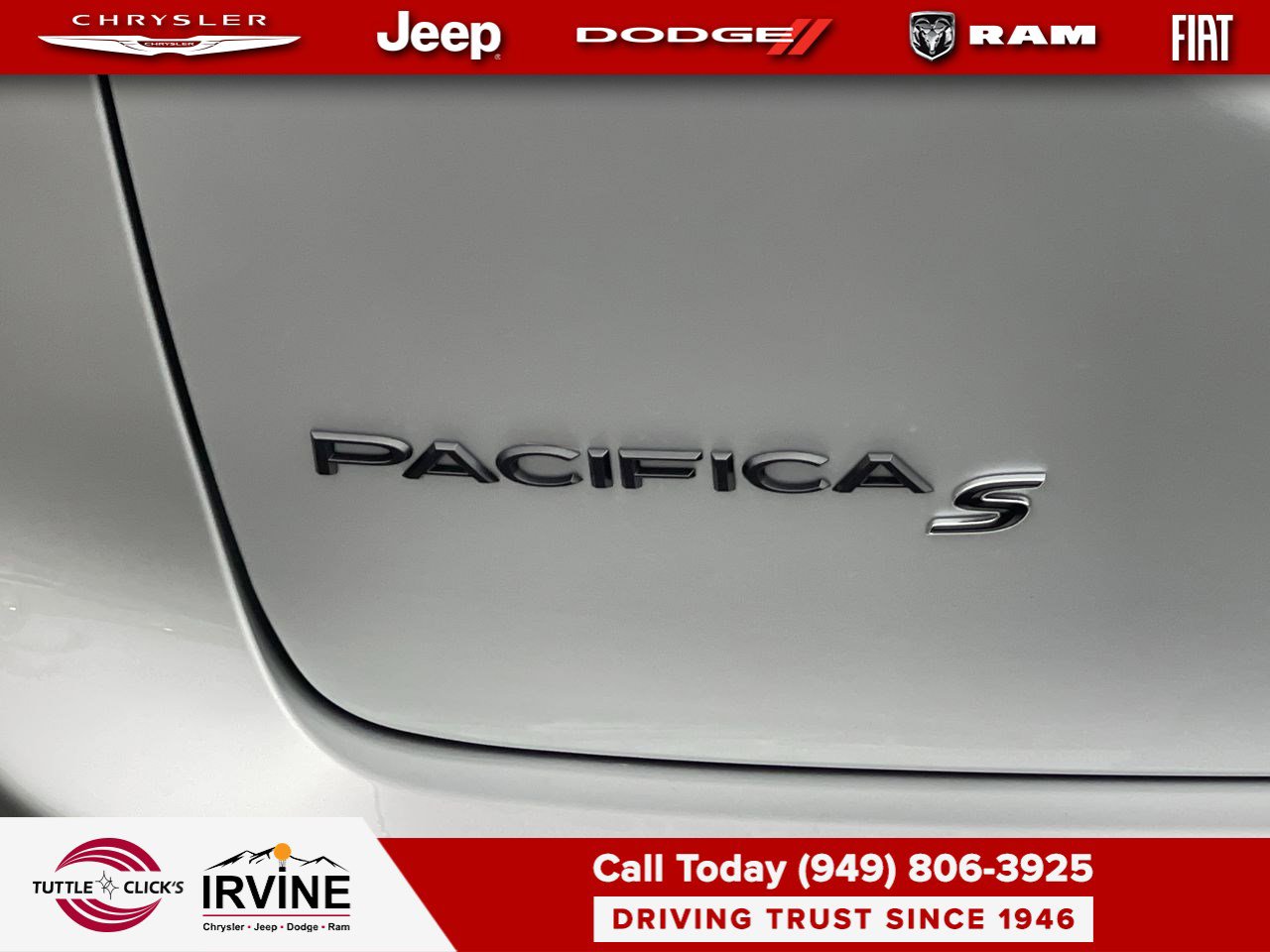 Used 2026 Chrysler Pacifica Limited w/ Uconnect Theater Family Group image 8