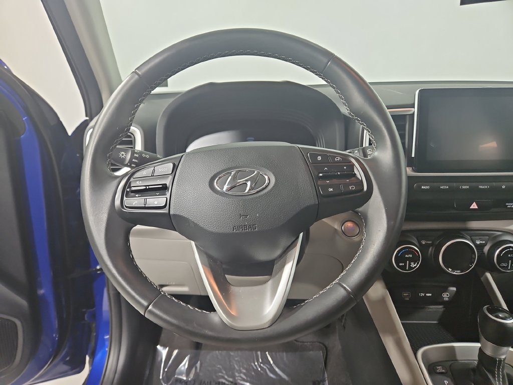 Certified 2025 Hyundai Venue SEL FWD image 16