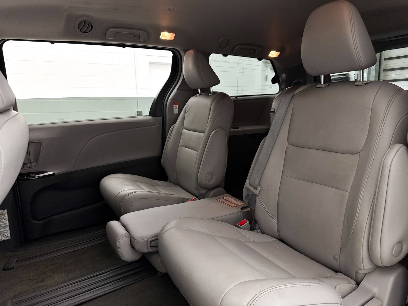 Used 2018 Toyota Sienna XLE w/ XLE Navigation Package FWD image 25