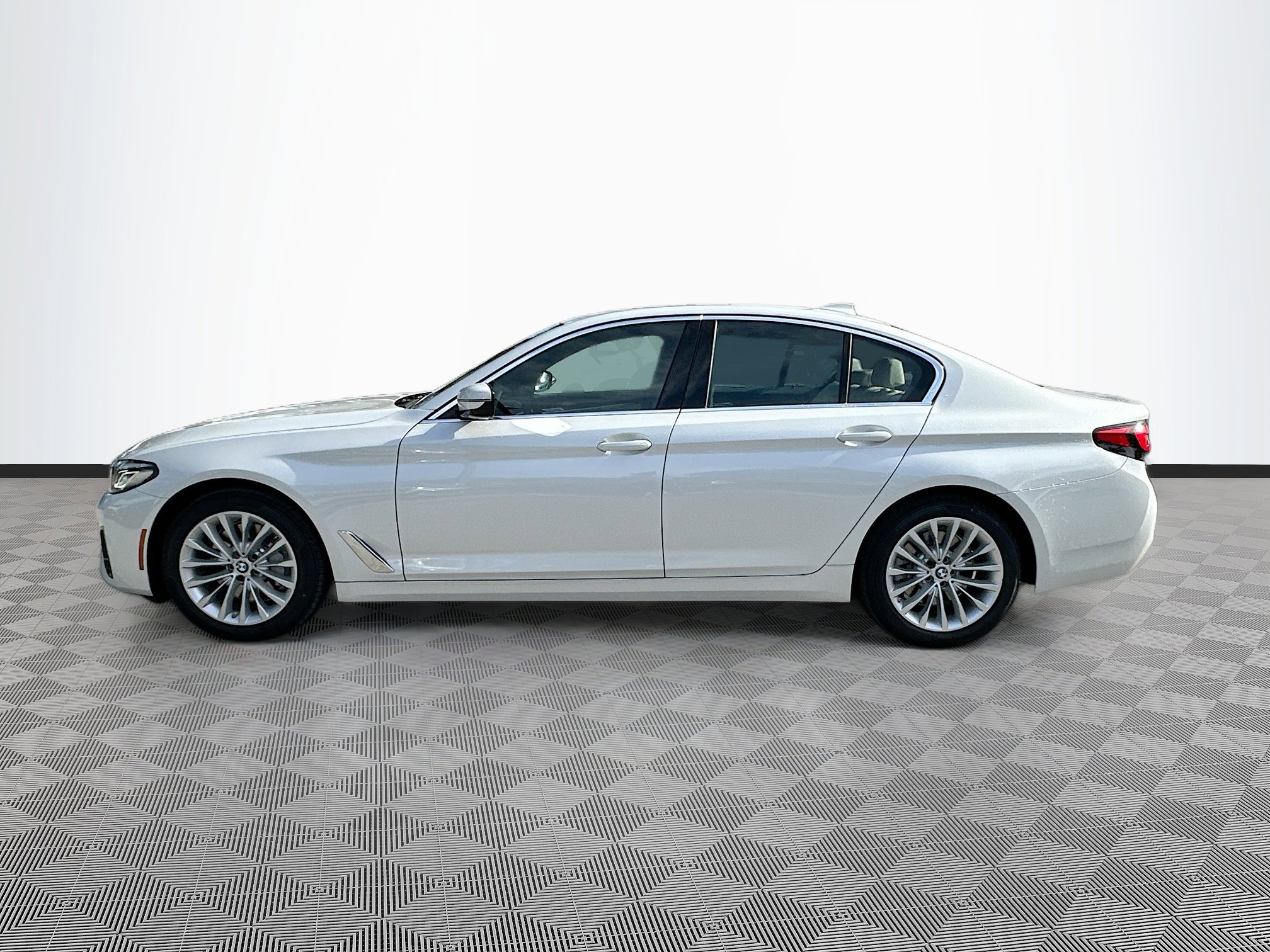 Certified 2023 BMW 530i w/ Premium Package image 4