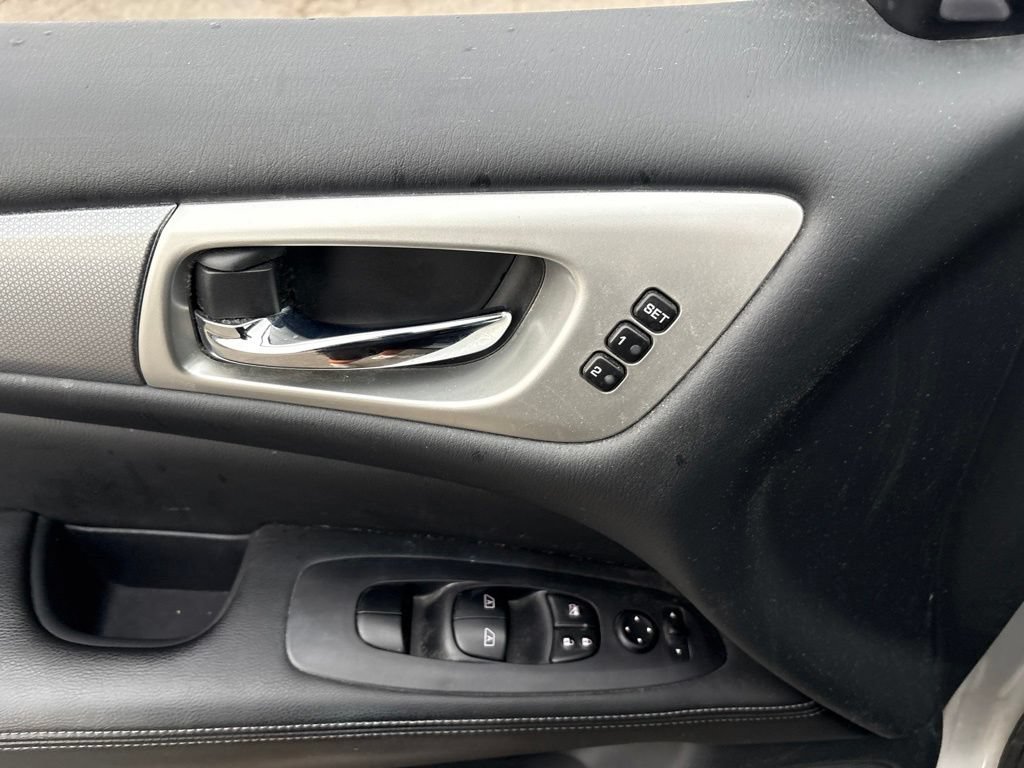 Used 2019 Nissan Pathfinder SL AWD/4WD image 18