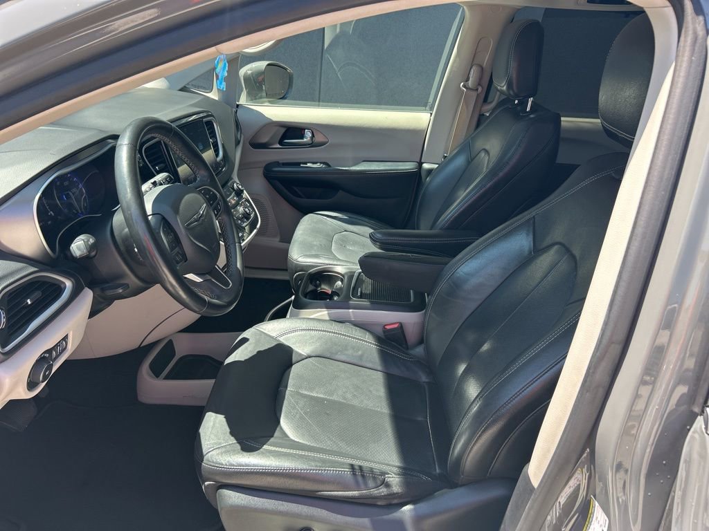 Used 2022 Chrysler Pacifica Touring-L image 7