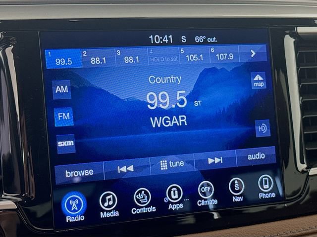 Used 2017 Chrysler Pacifica Limited FWD image 17