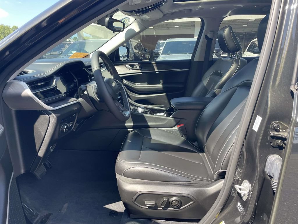 Used 2023 Jeep Grand Cherokee 4WD 4xe image 27