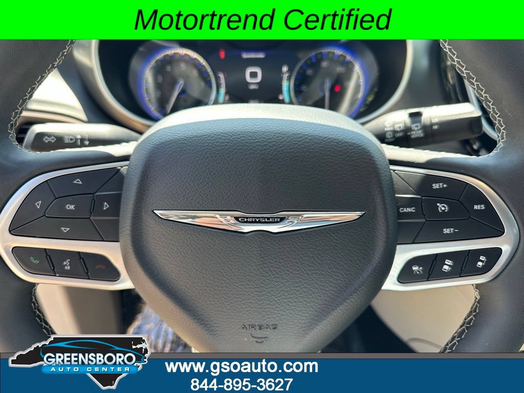 Used 2024 Chrysler Pacifica Touring-L FWD image 23