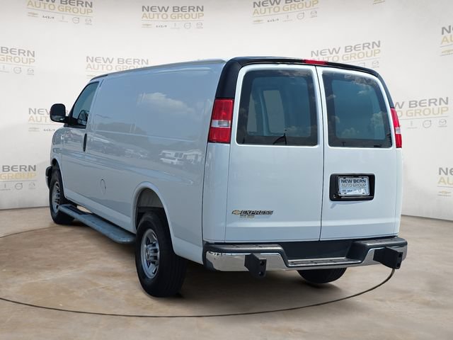 Used 2025 Chevrolet Express 2500 w/ Driver Convenience Package RWD image 3