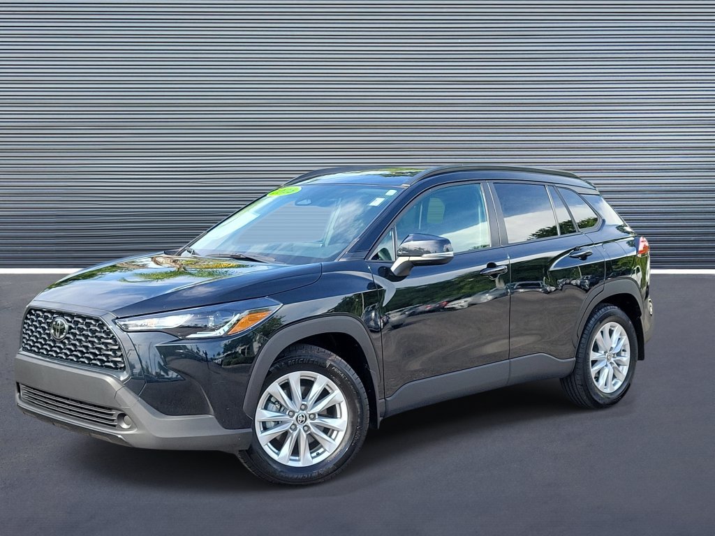 Used 2025 Toyota Corolla Cross LE w/ Moonroof Package