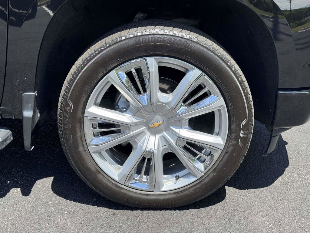 Used 2022 Chevrolet Silverado 1500 High Country w/ High Country Premium Package AWD/4WD image 27