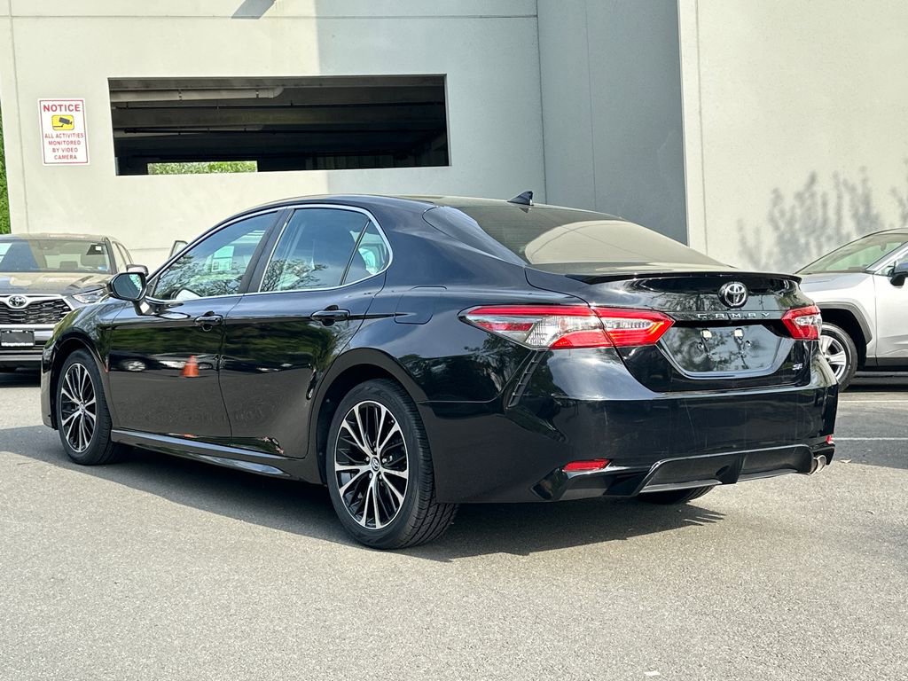 Used 2019 Toyota Camry SE image 3