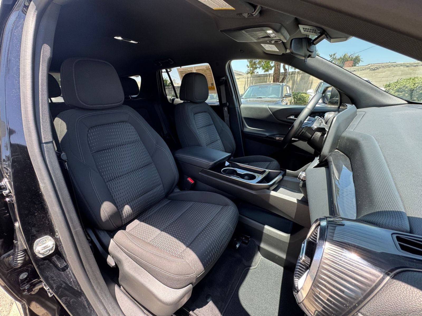 Used 2025 Chevrolet Equinox LT FWD image 37
