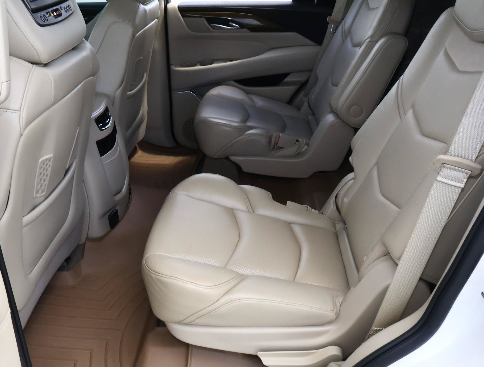 Used 2018 Cadillac Escalade Luxury RWD image 26