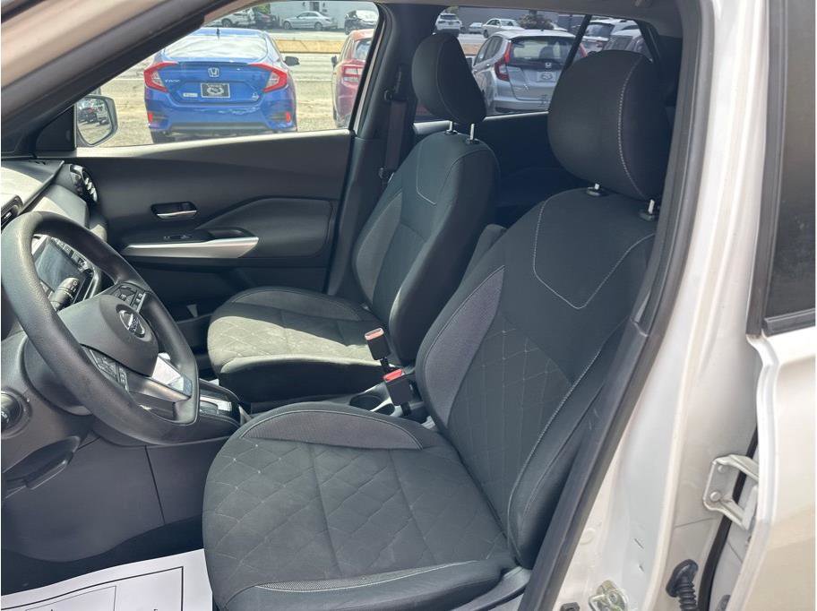 Used 2020 Nissan Kicks SV image 13