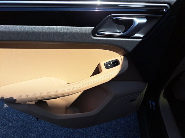 Used 2026 Porsche Macan image 21