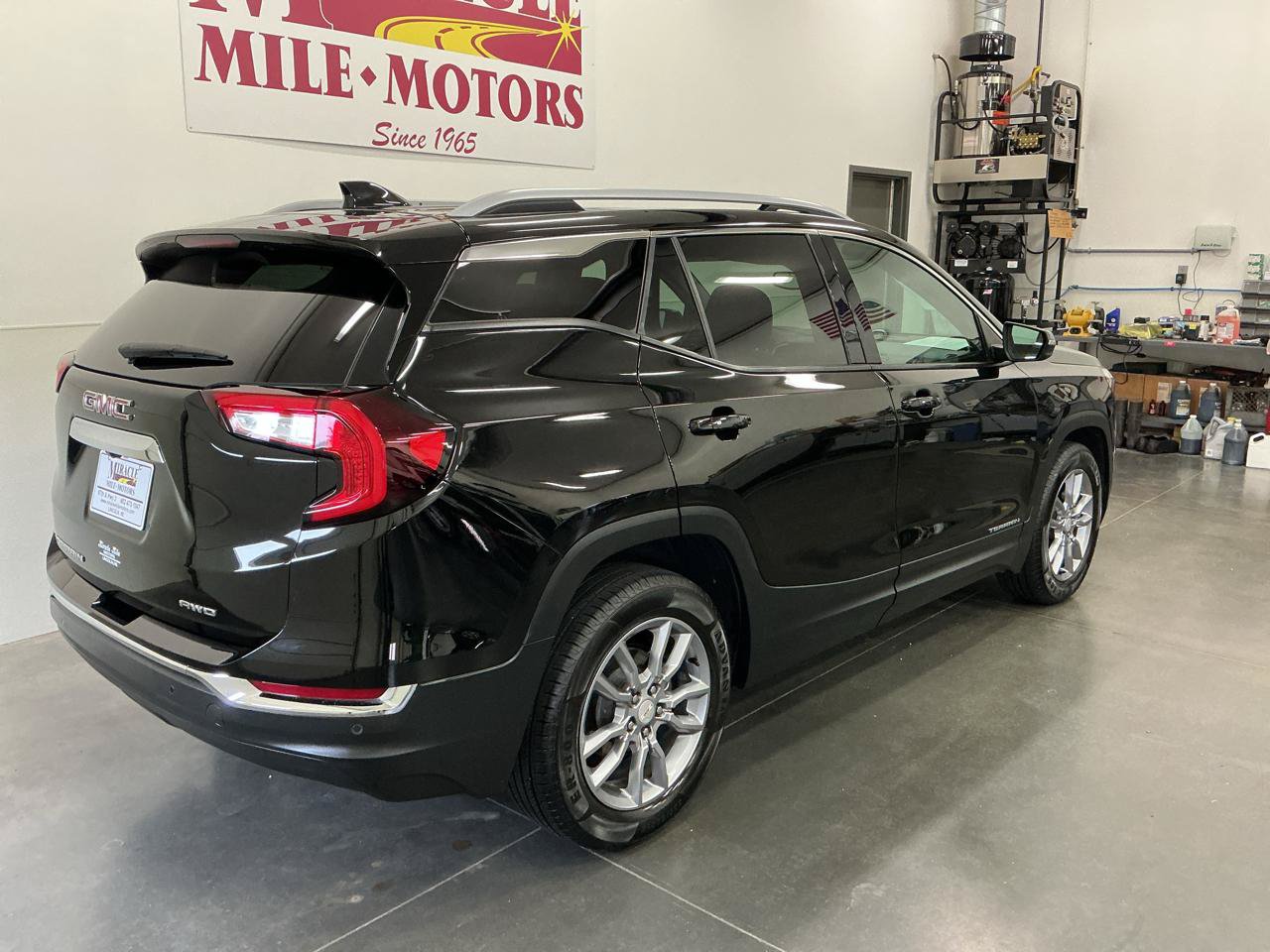 Used 2022 GMC Terrain SLT w/ Infotainment Package II AWD/4WD image 7