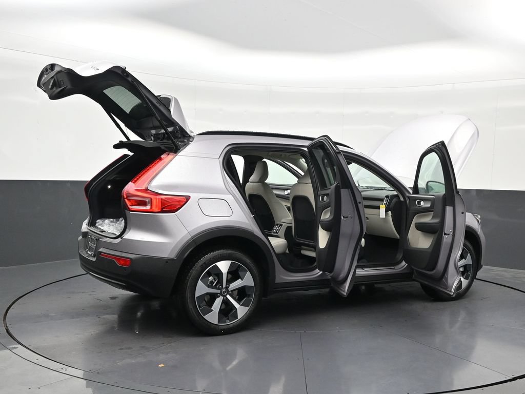 New 2026 Volvo XC40 B5 Plus w/ Protection Package Premier AWD/4WD image 29