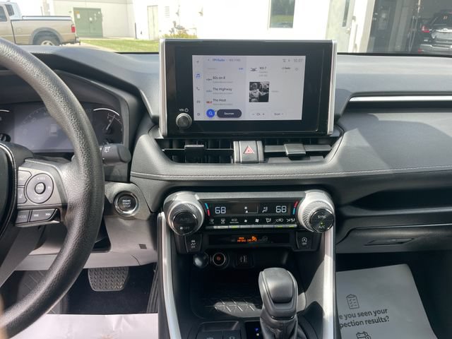 Used 2025 Toyota RAV4 XLE AWD/4WD image 19