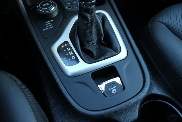 Used 2018 Jeep Cherokee Overland image 13