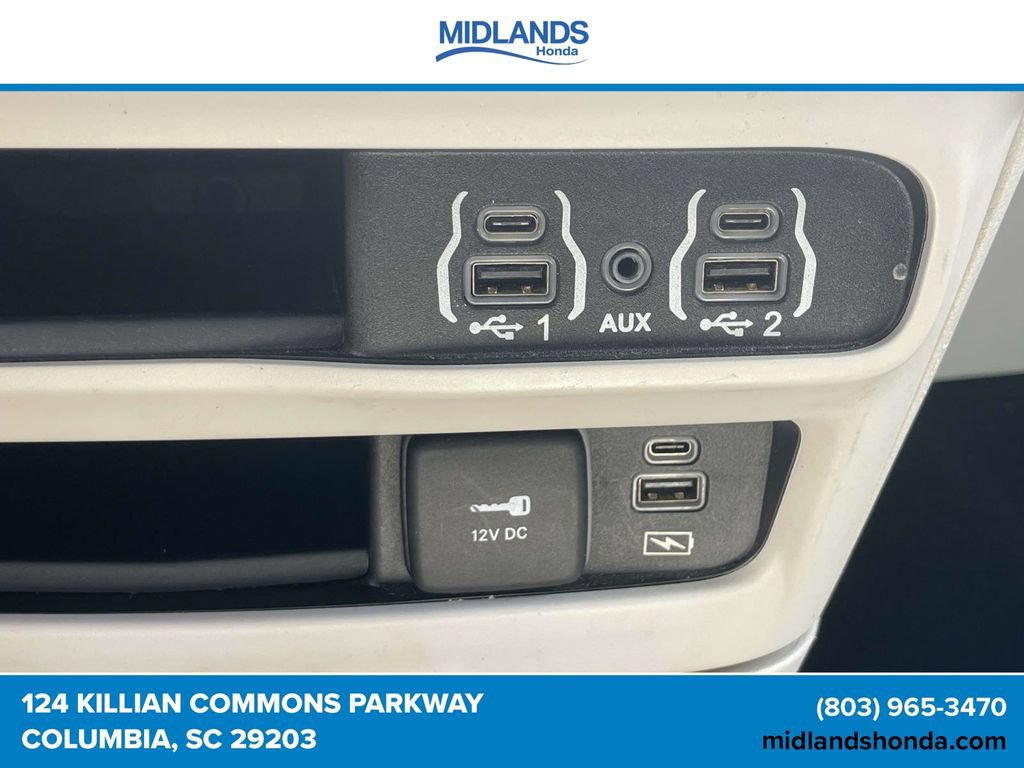 Used 2022 Chrysler Pacifica Touring-L FWD image 28